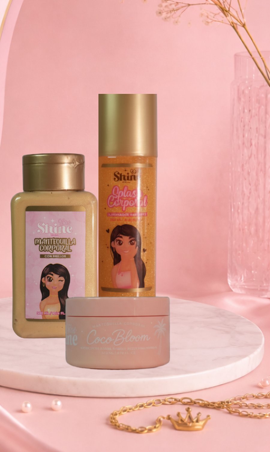 Mantequilla corporal dorada, splash corporal dorado y mantequilla Coco Bloom sobre una base de mármol